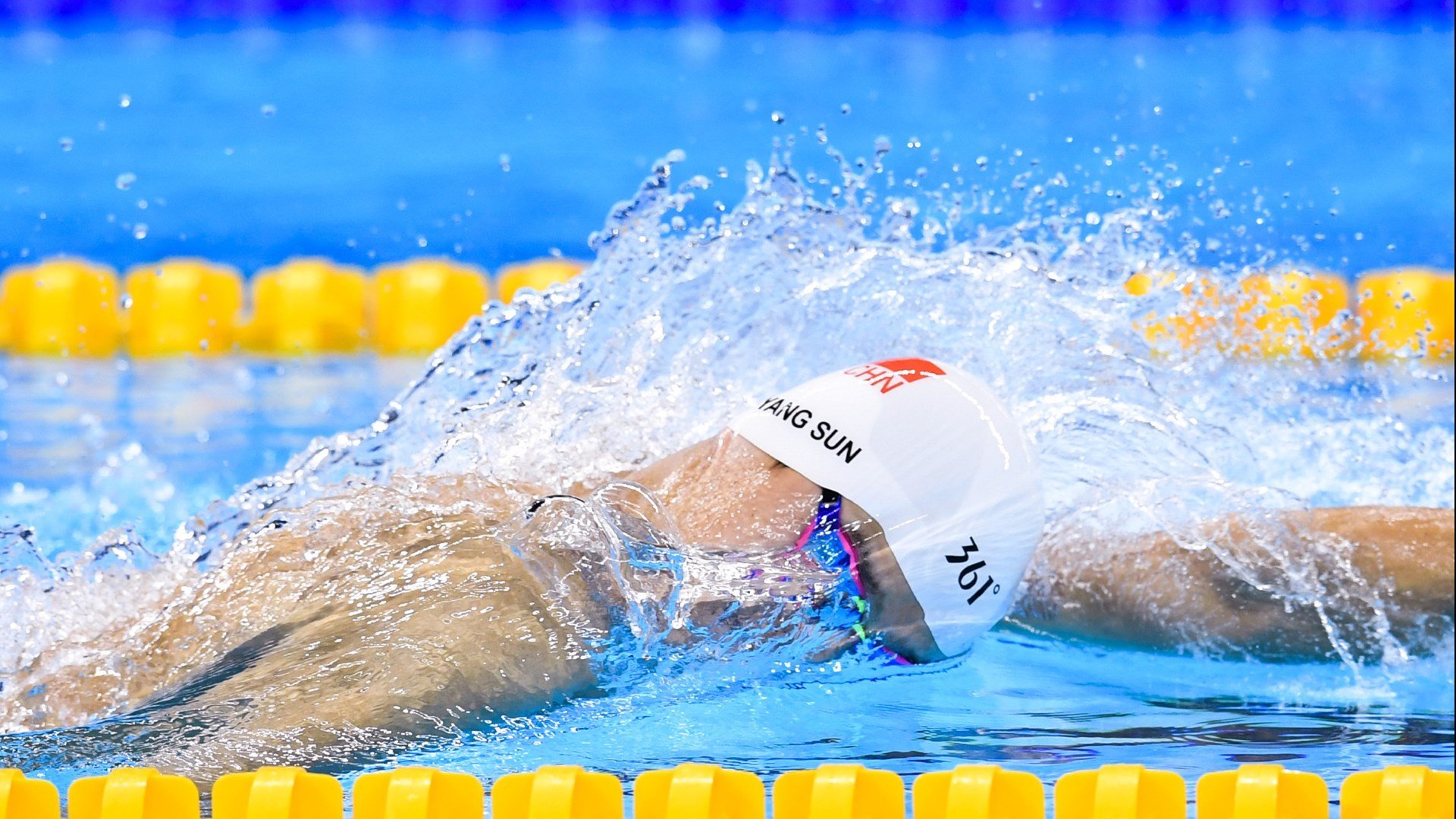 穆勒式爆发与秘鲁式压制，足球战术哲学的跨洲对话